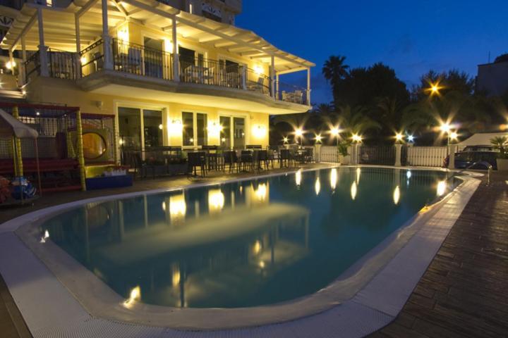 Hotel Mocambo Piscina E Spiaggia San Benedetto del Tronto Eksteriør billede