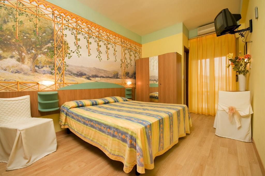 Hotel Mocambo Piscina E Spiaggia San Benedetto del Tronto Værelse billede