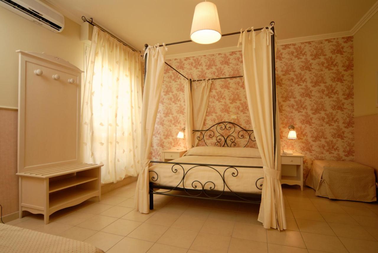 Hotel Mocambo Piscina E Spiaggia San Benedetto del Tronto Eksteriør billede