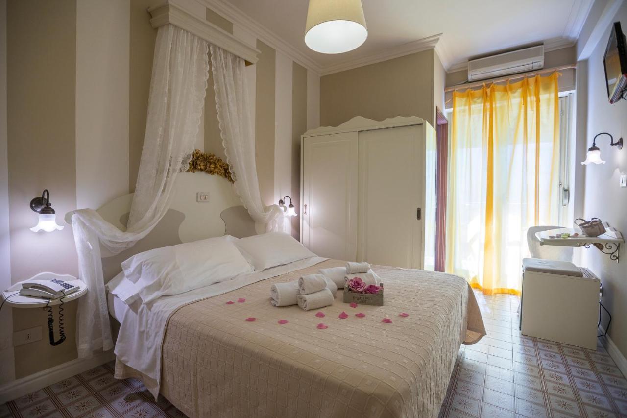 Hotel Mocambo Piscina E Spiaggia San Benedetto del Tronto Eksteriør billede