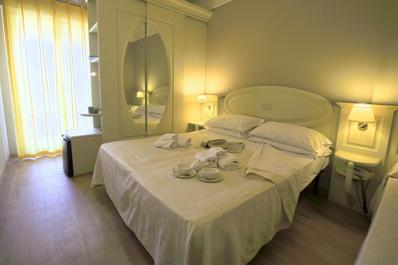 Hotel Mocambo Piscina E Spiaggia San Benedetto del Tronto Eksteriør billede
